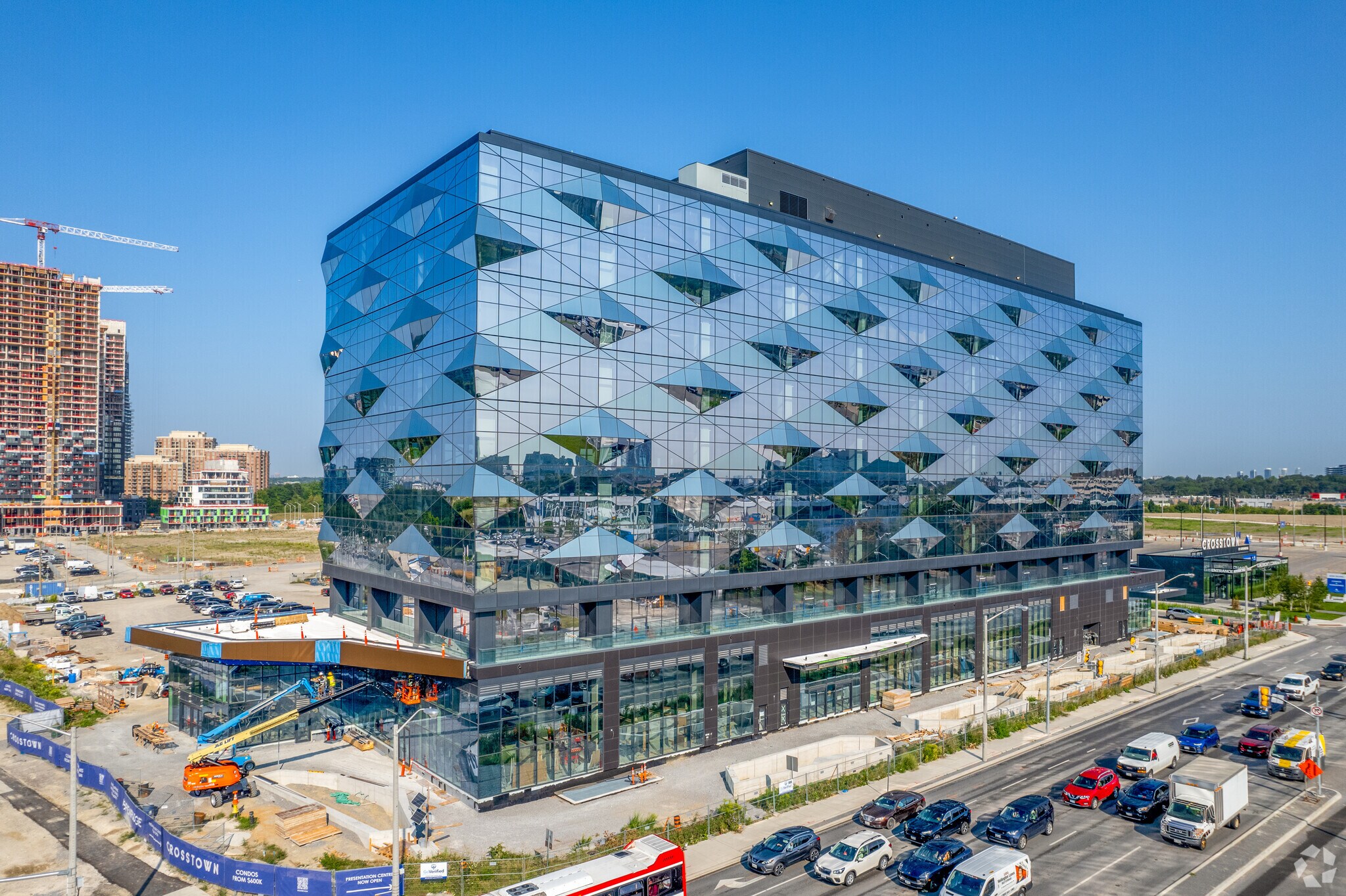 1176 Eglinton Av E, Toronto, ON à louer Photo principale– Image 1 sur 5