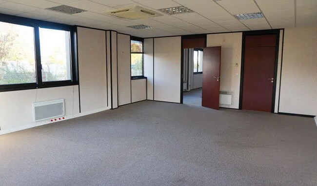 Plus de détails pour Bureau à louer