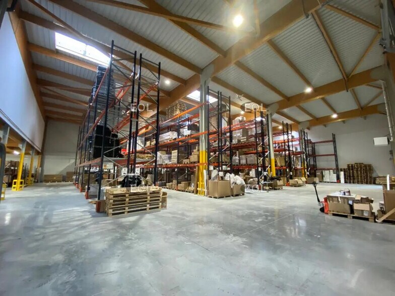 Industriel/Logistique dans BRIE-COMTE-ROBERT à louer - Photo de l’immeuble – Image 1 sur 7