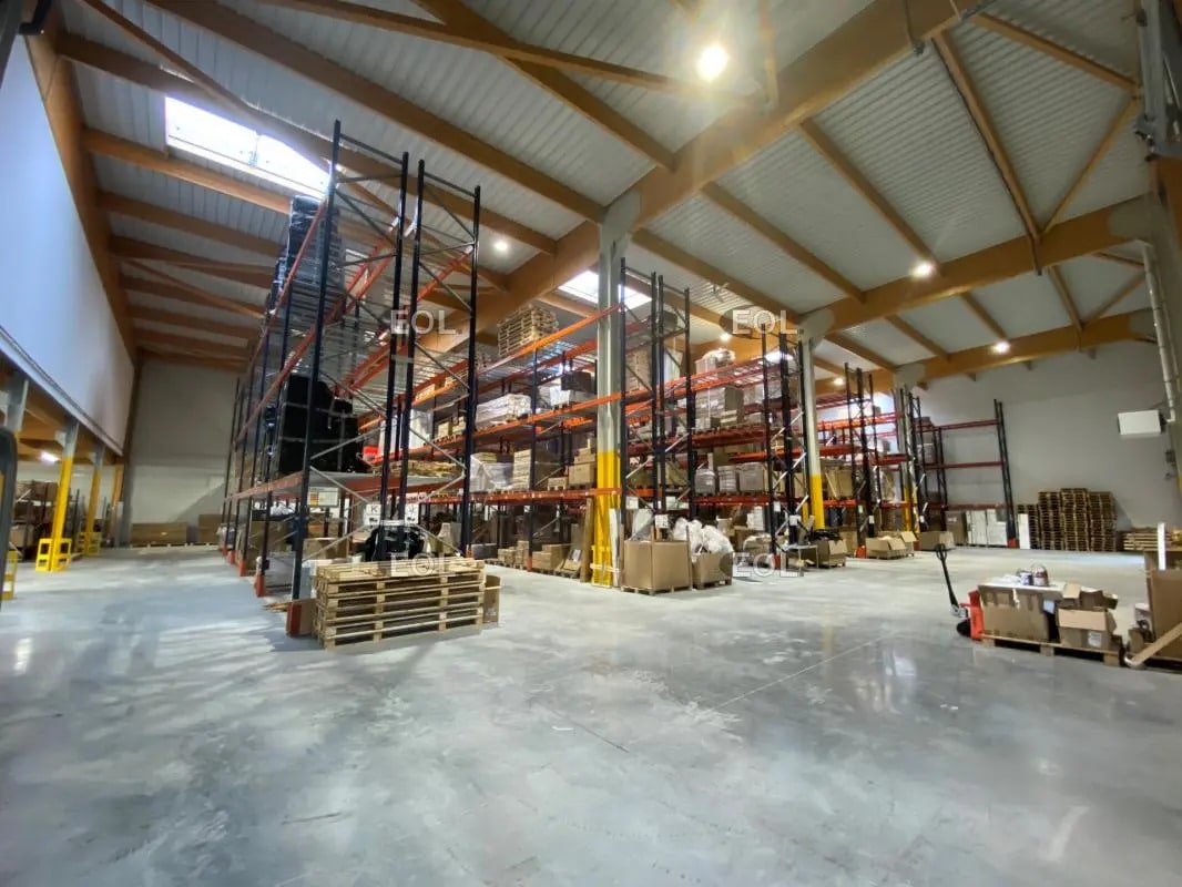 Industriel/Logistique dans BRIE-COMTE-ROBERT à louer Photo de l’immeuble– Image 1 sur 8