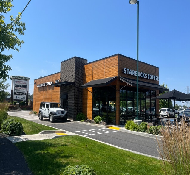 Pinewater Plaza Investment & Development portefeuille de 3 biens à vendre sur LoopNet.fr - Photo principale – Image 3 sur 4