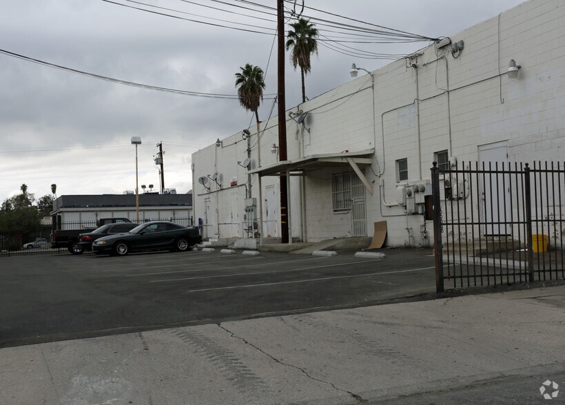 155-159 E Highland Ave, San Bernardino, CA à louer - Photo de l’immeuble – Image 2 sur 4