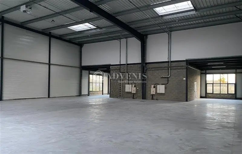 Local d’activités dans Saint-Pierre-du-Perray à louer Photo intérieure– Image 1 sur 8