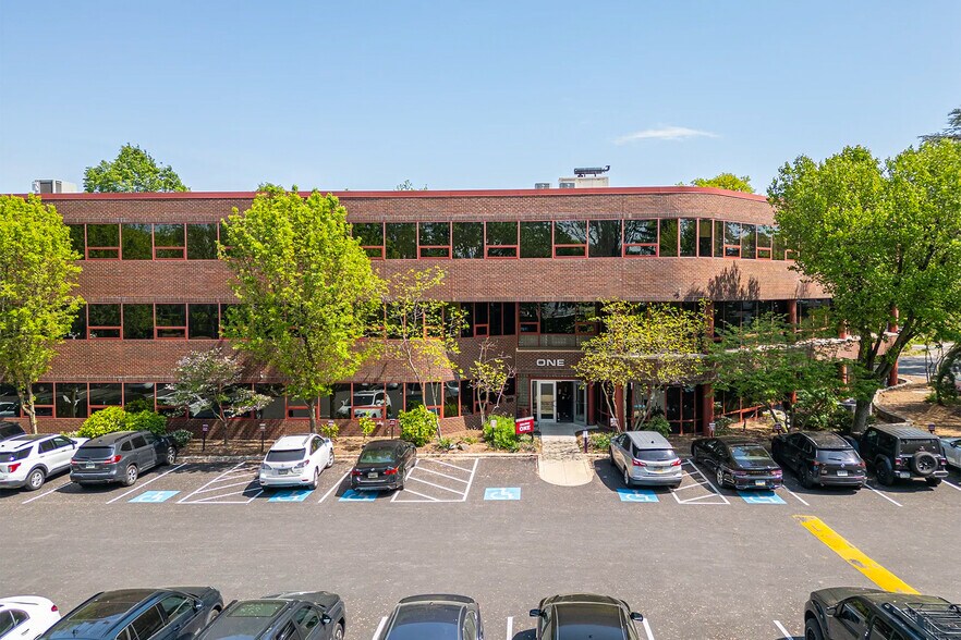 919 Conestoga Rd, Bryn Mawr, PA à louer - Photo de l’immeuble – Image 2 sur 8