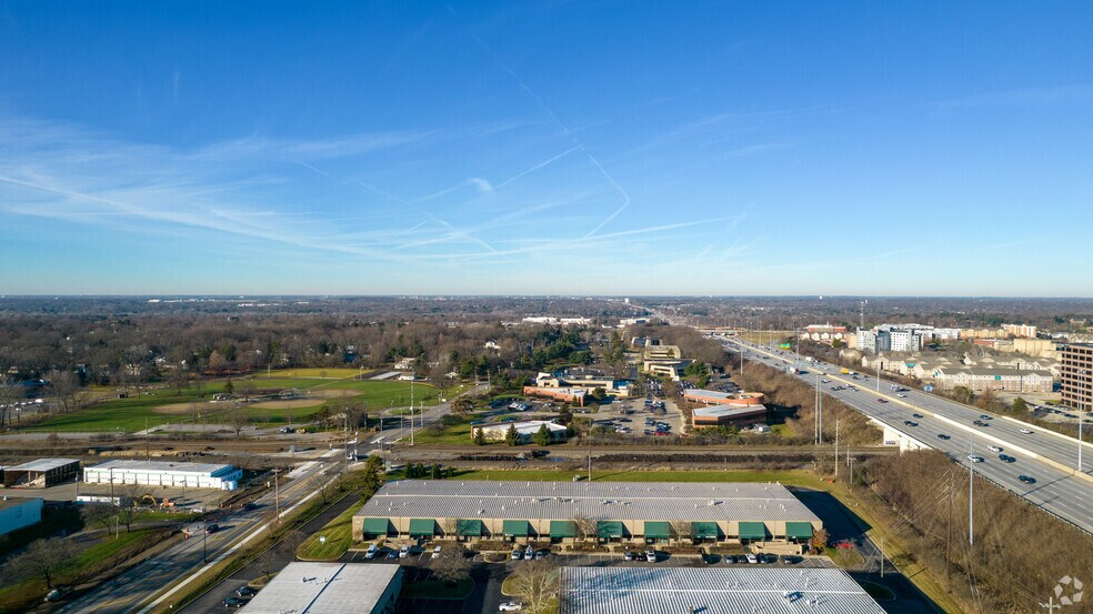 438 E Wilson Bridge Rd, Worthington, OH à louer - Photo de l’immeuble – Image 3 sur 11