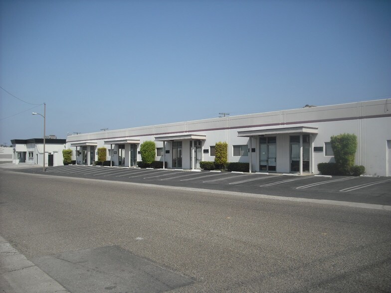 1421-1435 E Borchard Ave, Santa Ana, CA à louer - Photo de l’immeuble – Image 3 sur 5