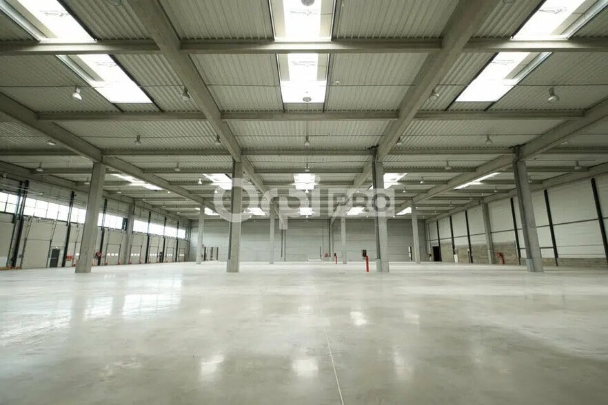 Industriel/Logistique dans Miribel à louer - Photo de l’immeuble – Image 1 sur 12