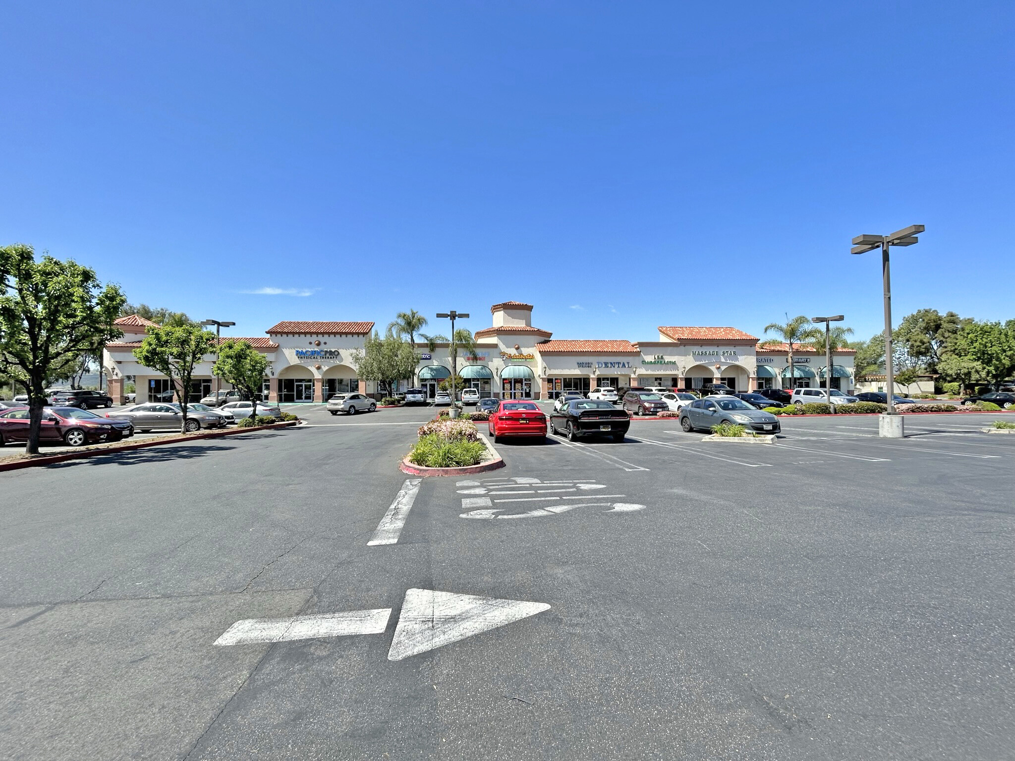 25285 Madison Ave, Murrieta, CA à louer Photo de l’immeuble– Image 1 sur 4