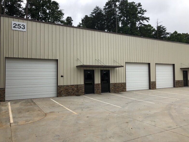 250 Grogan Dr, Dawsonville, GA à louer - Photo de l’immeuble – Image 3 sur 11