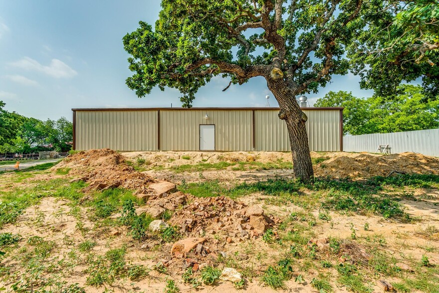 901 E Navarro Ave, De Leon, TX à vendre - Photo de l’immeuble – Image 3 sur 17