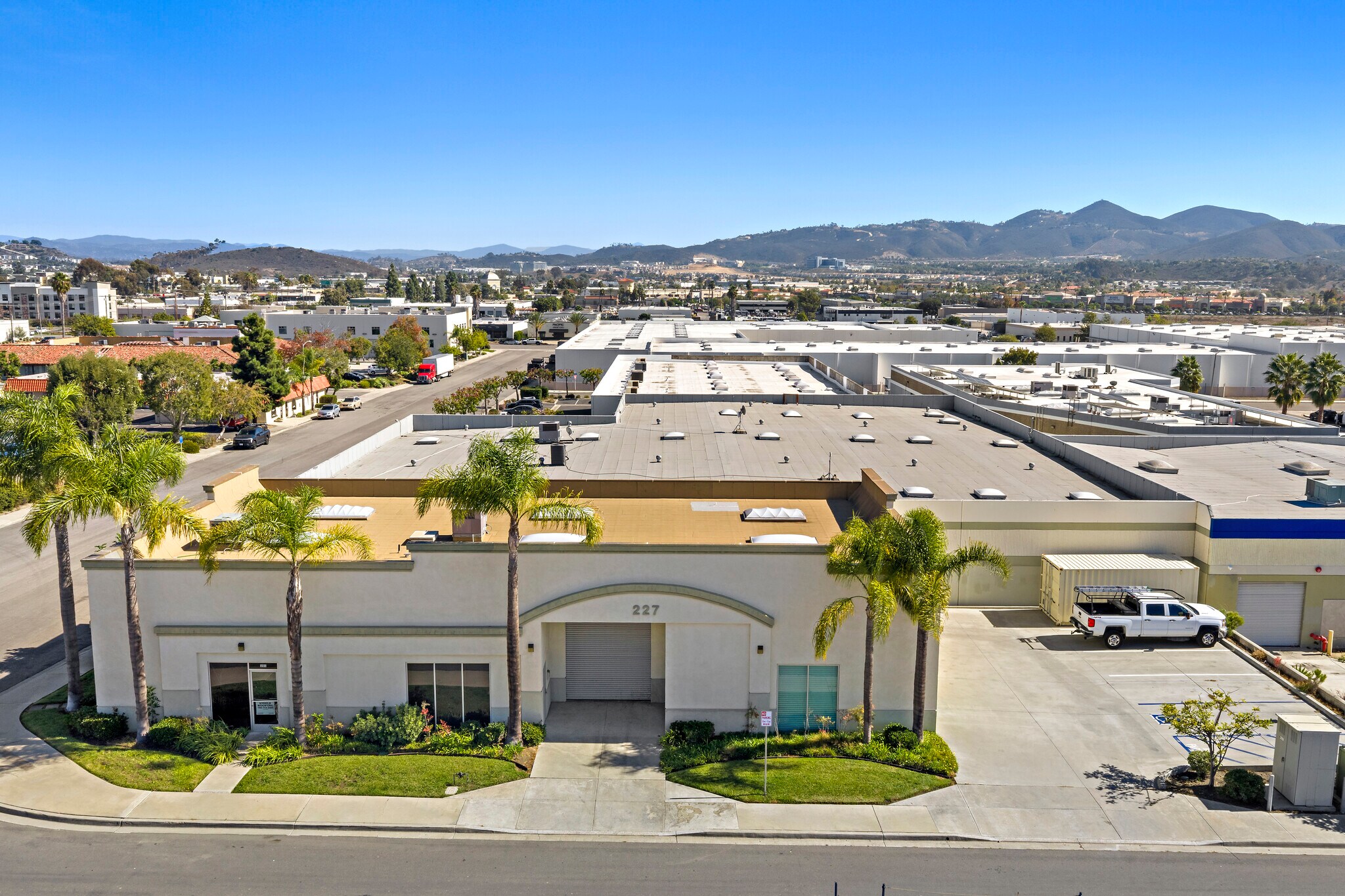 227 Pawnee St, San Marcos, CA à louer Photo de l’immeuble– Image 1 sur 10