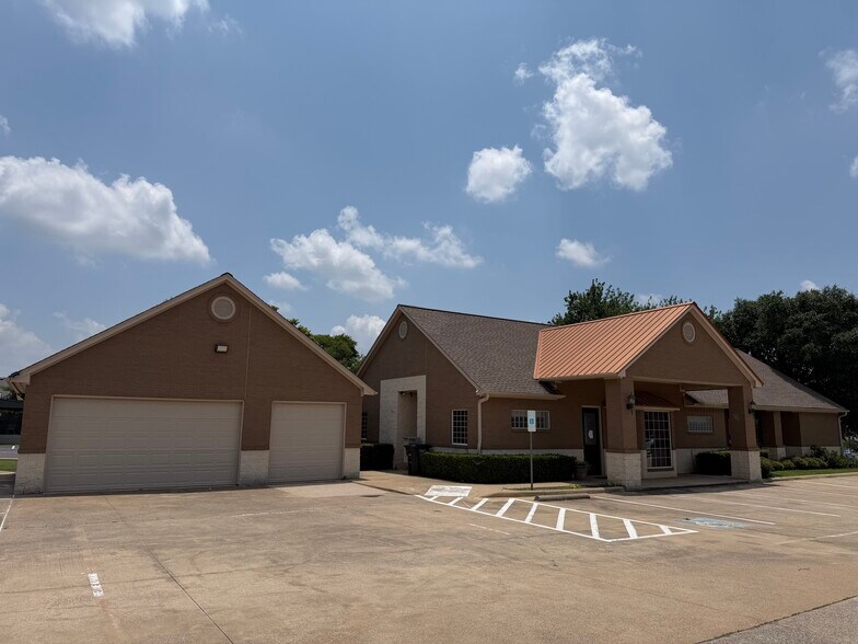 4726 Boat Club Rd, Fort Worth, TX à vendre - Photo de l’immeuble – Image 2 sur 7