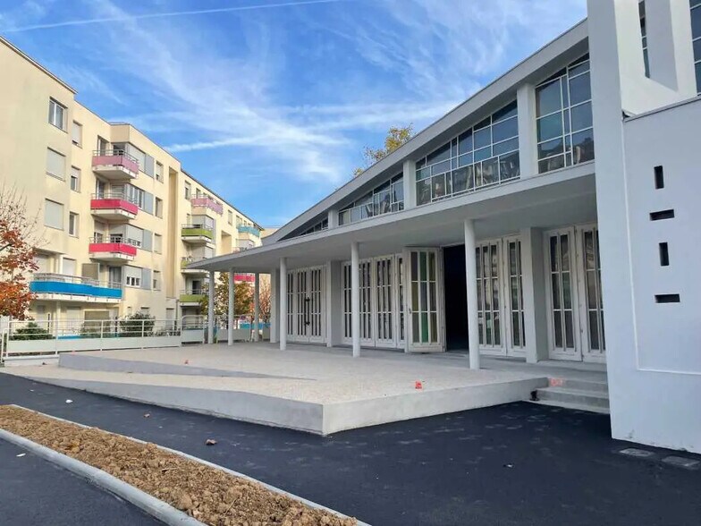 Bureau dans Sotteville-lès-Rouen à louer - Photo de l’immeuble – Image 2 sur 4