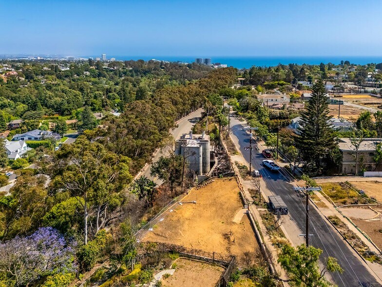 824 Chautauqua Blvd, Pacific Palisades, CA à vendre - Photo de l’immeuble – Image 2 sur 7