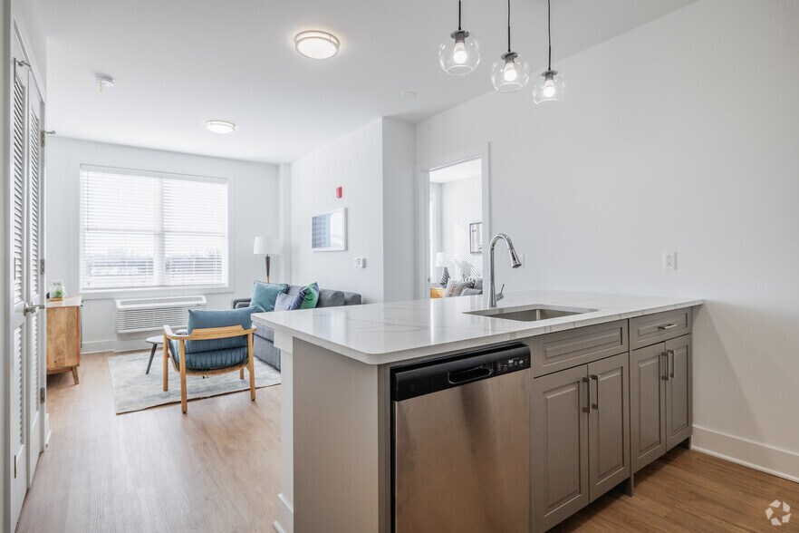 110 Bergen Tpke, Little Ferry, NJ à louer - Photo intérieure – Image 3 sur 77