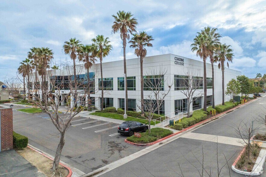 17075 Newhope St, Fountain Valley, CA à louer - Photo principale – Image 1 sur 7