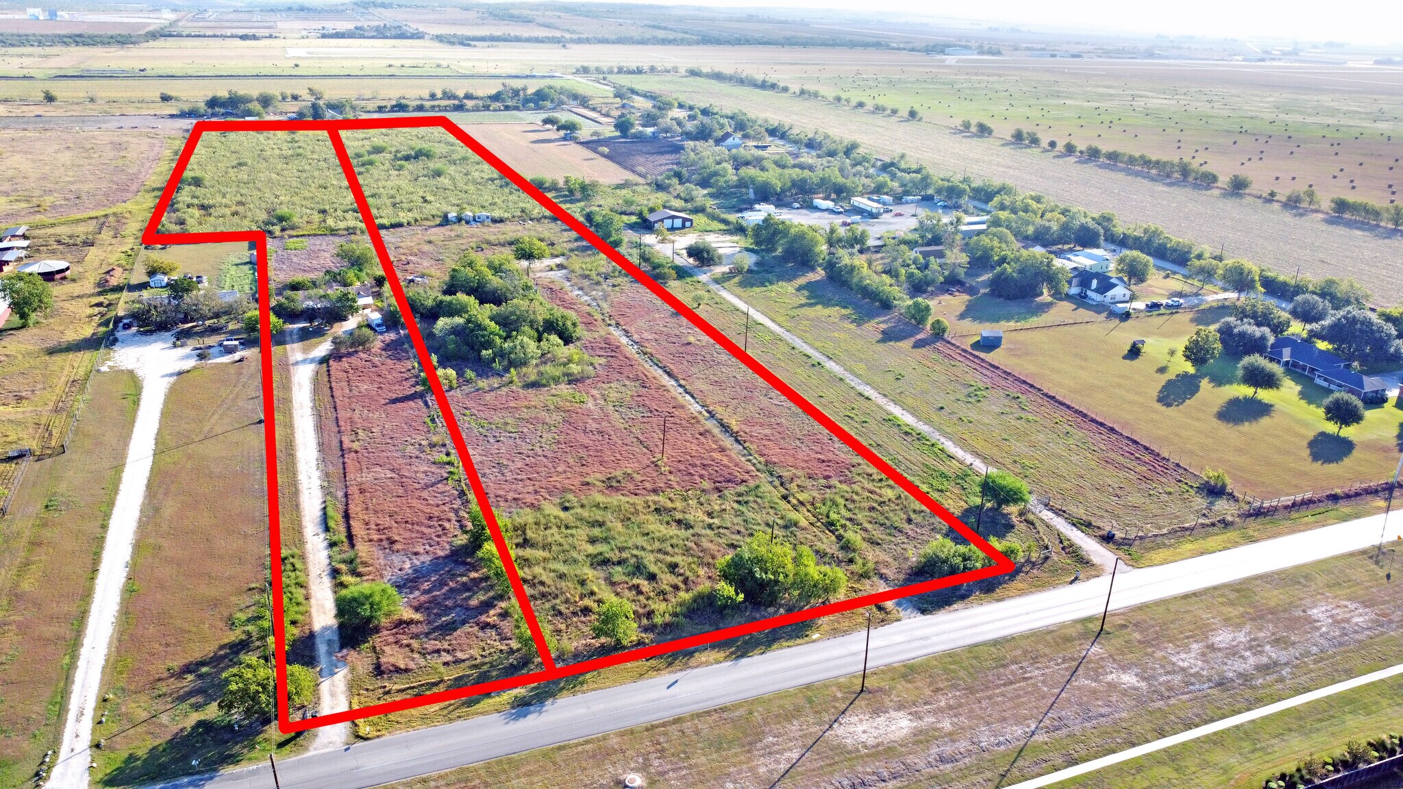 1239 Barbarosa Rd & 1255 Saur Ln, New Braunfels, TX à vendre Photo de l’immeuble– Image 1 sur 11