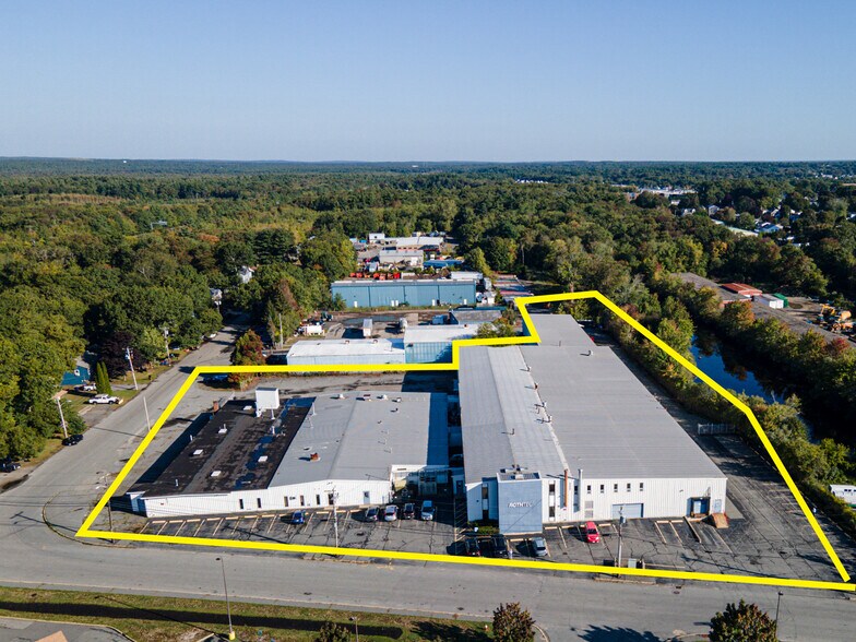 699 Tarkiln Hill Rd, New Bedford, MA à vendre - Photo de l’immeuble – Image 2 sur 26