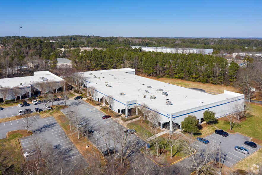 5242 Royal Woods Pky, Tucker, GA à louer - Aérien – Image 2 sur 6