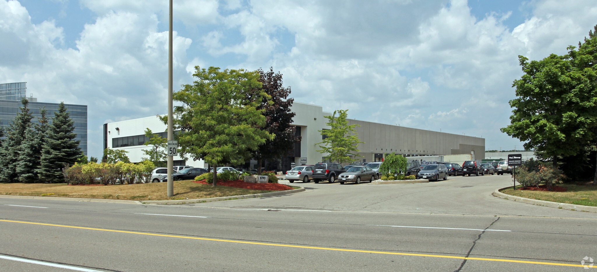 6745 Financial Dr, Mississauga, ON à louer Photo principale– Image 1 sur 4