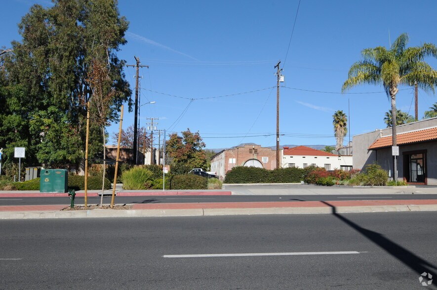 11 E Redlands Blvd, Redlands, CA à vendre - Photo de l’immeuble – Image 3 sur 3