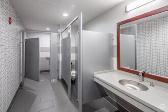 135 N Meramec Ave, Clayton, MO à louer Photo intérieure– Image 1 sur 9