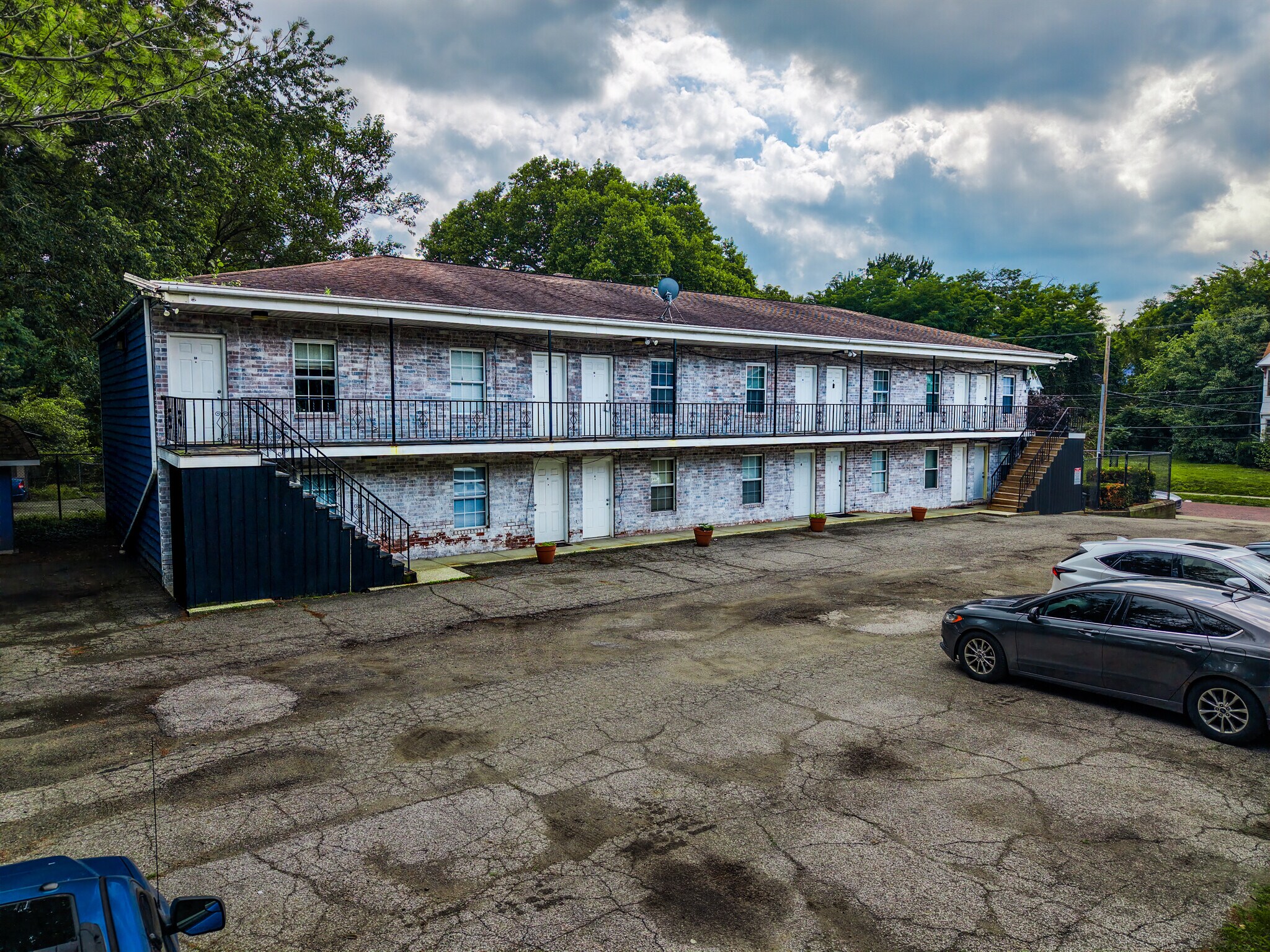 25 Oakdale Ave, Akron, OH à vendre Photo de l’immeuble– Image 1 sur 30