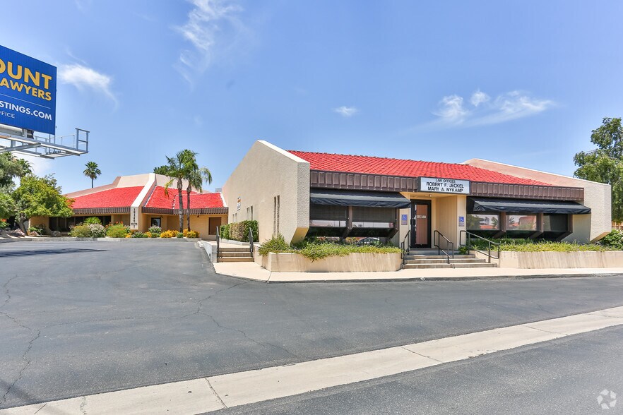 10240 W Bell Rd, Sun City, AZ à louer - Photo principale – Image 2 sur 16