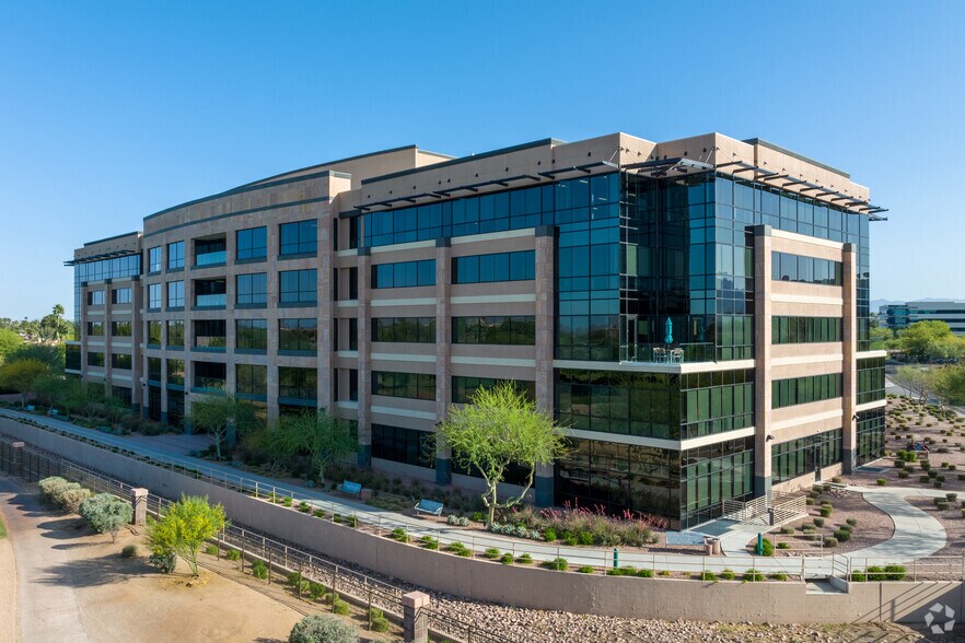 16100 N 71st St, Scottsdale, AZ à louer - Photo de l’immeuble – Image 3 sur 25