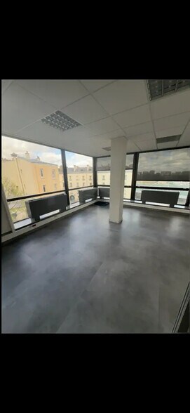 Bureau dans Saint-Cloud à vendre - Photo de l’immeuble – Image 3 sur 10