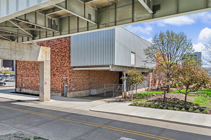 113 SW 8th St, Des Moines, IA à louer - Photo de l’immeuble – Image 3 sur 14