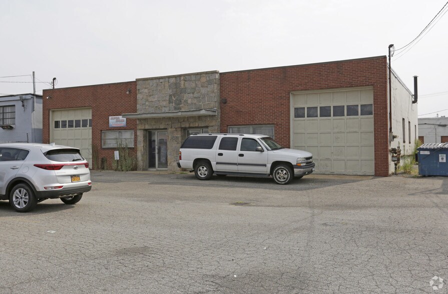 11 Sarah Dr, Farmingdale, NY à louer - Photo principale – Image 1 sur 5