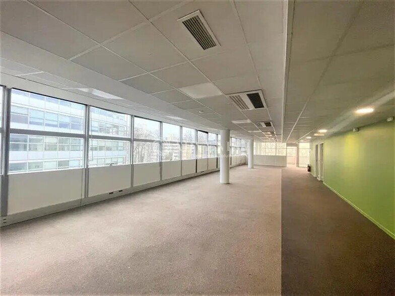 Bureau dans Pantin à louer - Photo de l’immeuble – Image 2 sur 7