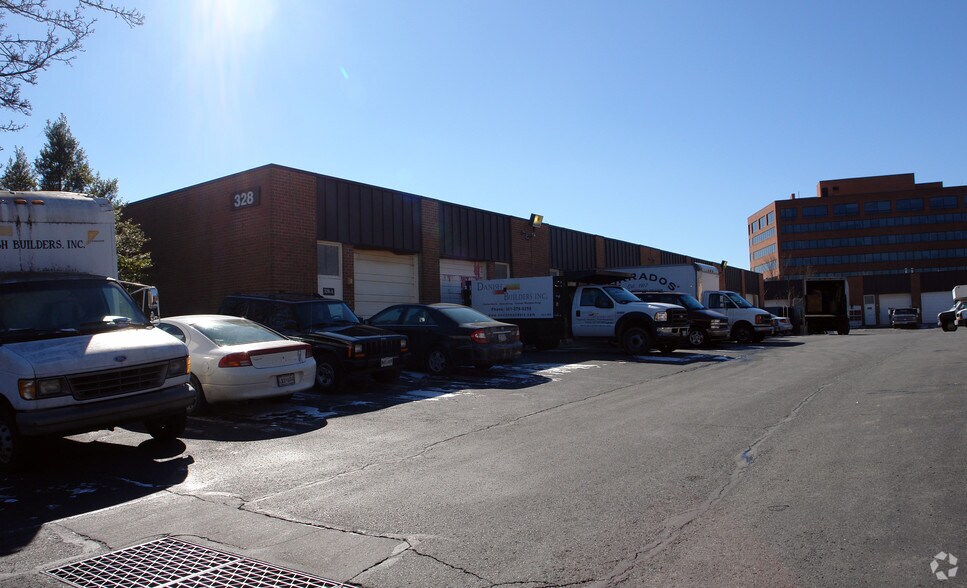 328 N Stonestreet Ave, Rockville, MD à louer - Photo de l’immeuble – Image 3 sur 3