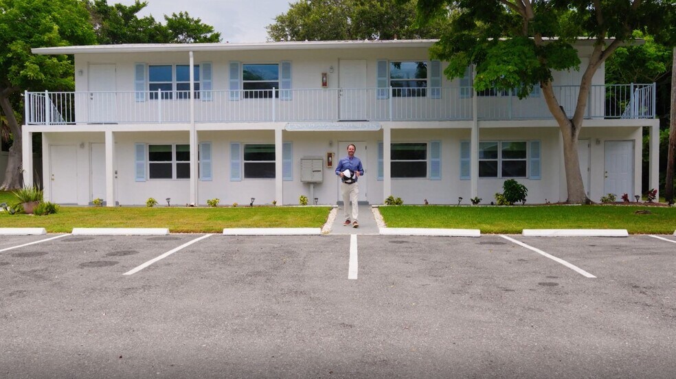 662 Granada St, Fort Pierce, FL à vendre - Vidéo sur l’annonce professionnelle – Image 2 sur 18