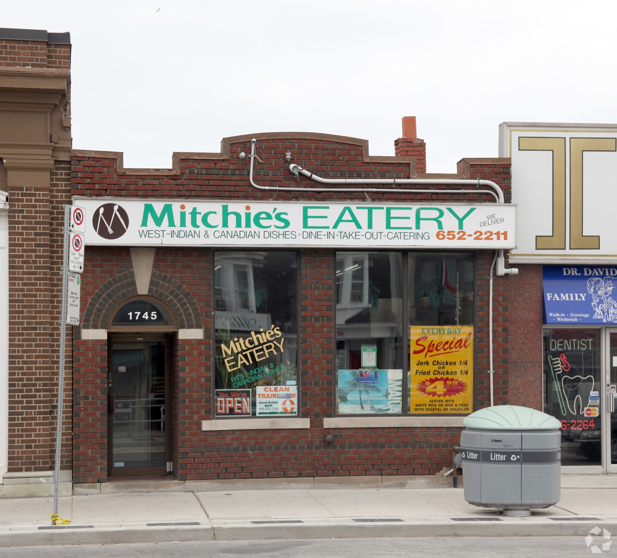 1745 St Clair Ave W, Toronto, ON à louer Photo principale– Image 1 sur 3