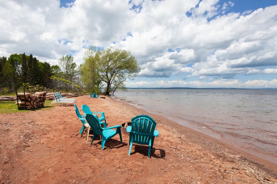 3009 Lakeshore Dr E, Ashland, WI à vendre - Photo de l’immeuble – Image 3 sur 25