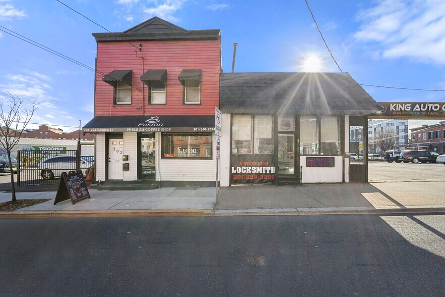 707 Grand st, Jersey City, NJ à vendre - Photo principale – Image 1 sur 1