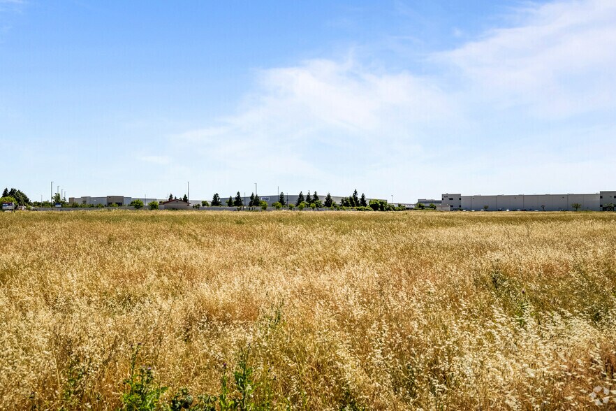 Airpark 599 portefeuille de 5 biens à vendre sur LoopNet.fr - Photo principale – Image 2 sur 5