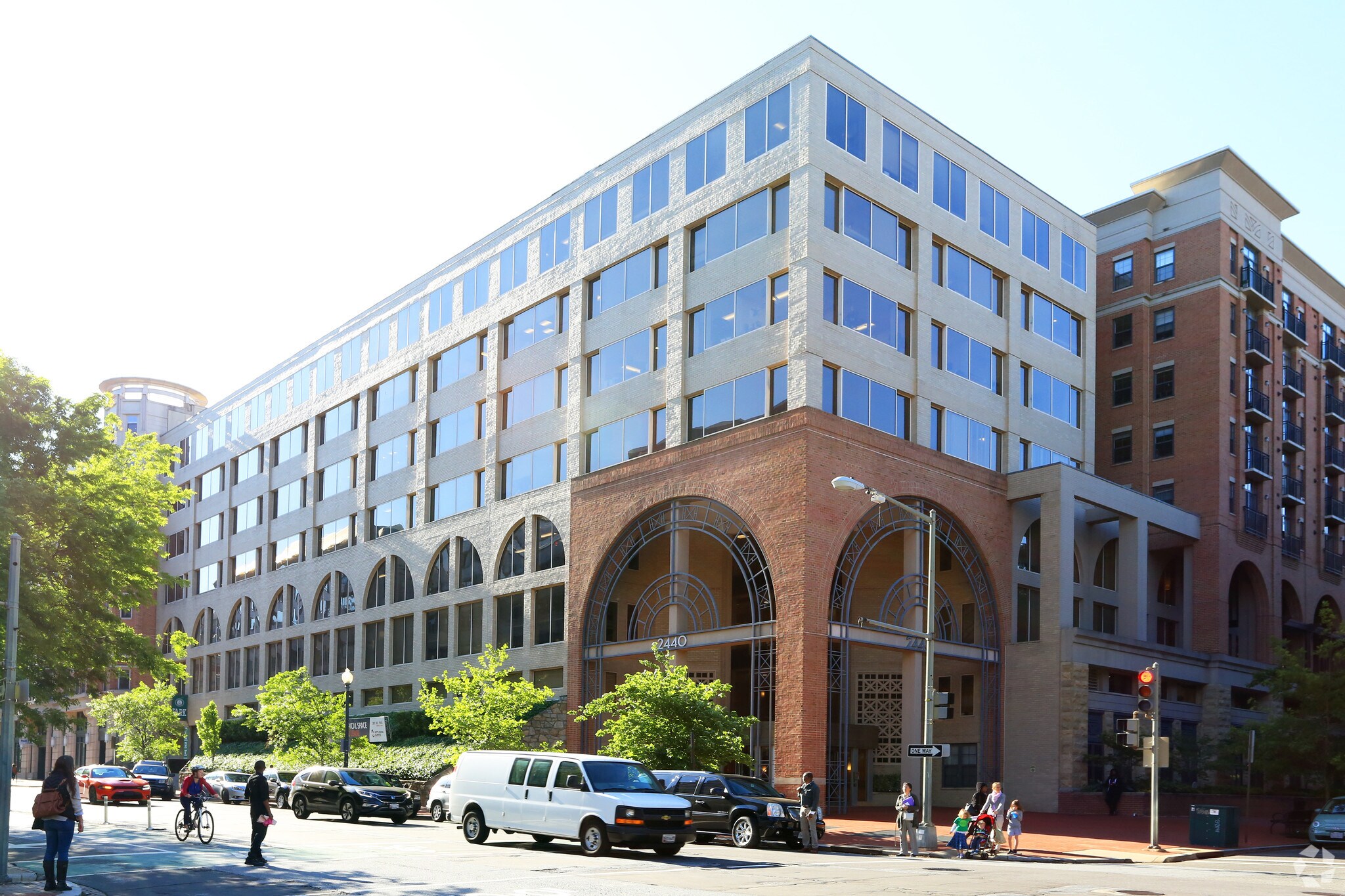 2440 M St NW, Washington, DC à louer Photo principale– Image 1 sur 7