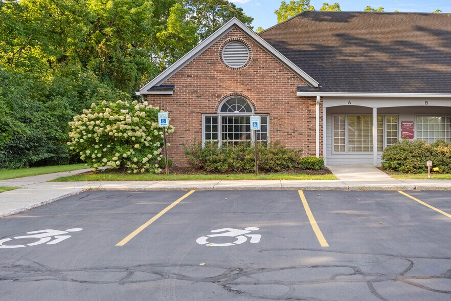 61A Monroe Ave, Pittsford, NY à vendre - Photo de l’immeuble – Image 2 sur 4