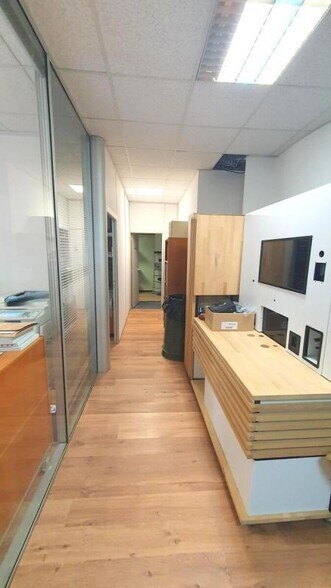 Bureau dans Voisins-le-Bretonneux à louer - Photo intérieure – Image 3 sur 11