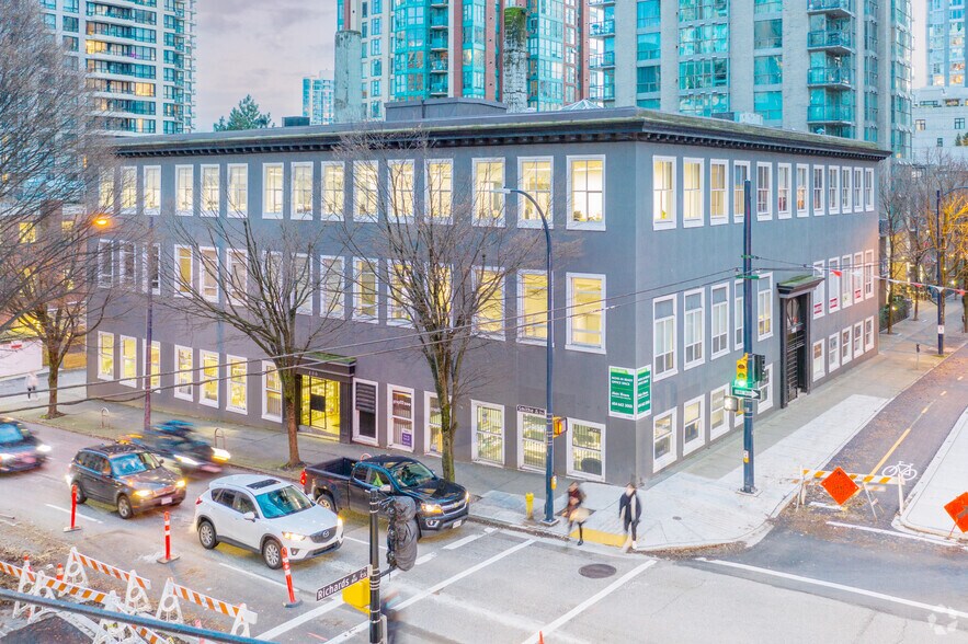 910 Richards St, Vancouver, BC à louer - Photo de l’immeuble – Image 1 sur 3