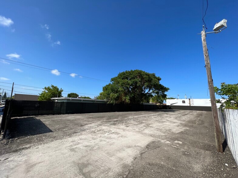224 NW 2nd Ave, Hallandale Beach, FL à louer - Photo de l’immeuble – Image 2 sur 4