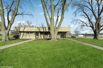 711 N 1st St, Dekalb, IL à louer Photo intérieure– Image 1 sur 4