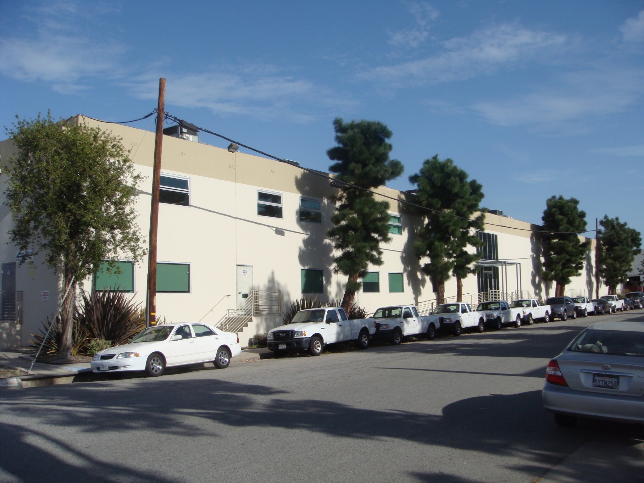 6817-6833 E Acco St, Commerce, CA à louer Photo principale– Image 1 sur 12