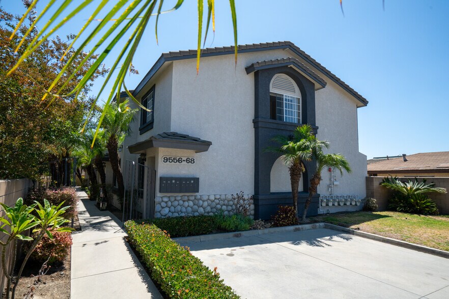 9556-9568 Walker St, Cypress, CA à vendre - Photo de l’immeuble – Image 2 sur 18