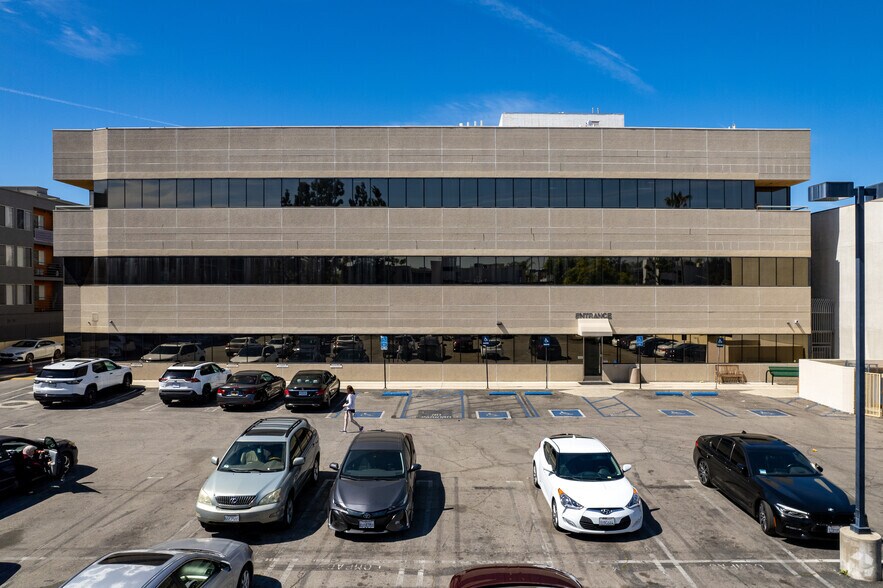 4940 Van Nuys Blvd, Sherman Oaks, CA à louer - Photo de l’immeuble – Image 3 sur 22