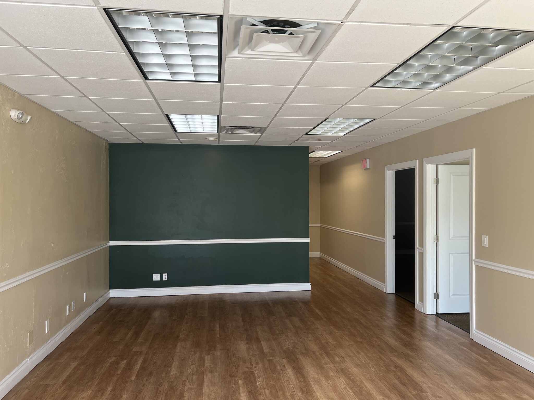 319 Belvedere Rd, West Palm Beach, FL à louer Photo intérieure– Image 1 sur 1