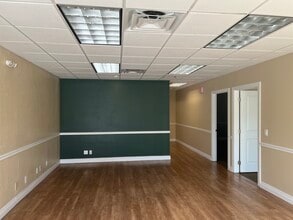 319 Belvedere Rd, West Palm Beach, FL à louer Photo intérieure– Image 1 sur 1